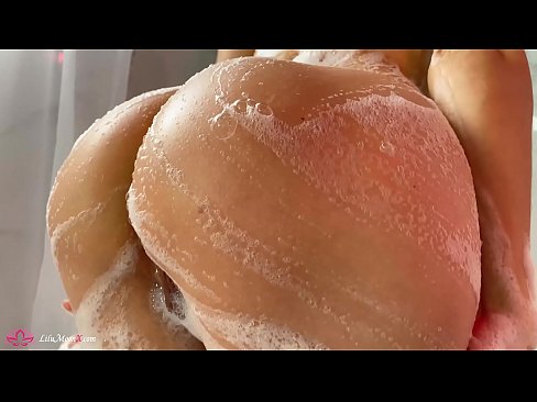 ❤️ Brunette onanerar fittan med vibrator till intensiv orgasm i duschen ️ Fucking at us ❌️